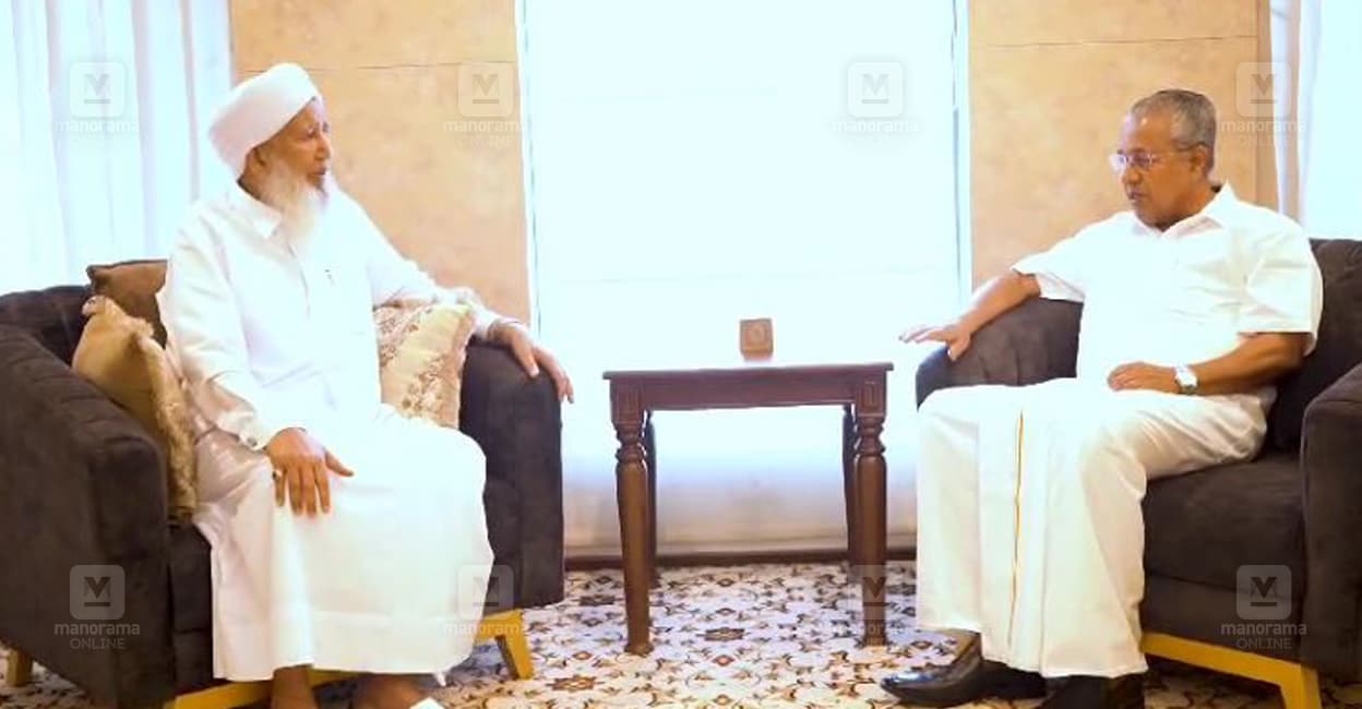 உஸ்தாதை பாராட்டிய கேரள முதல்வர் 