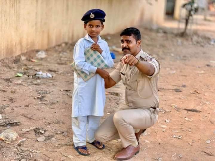 அனைவர் மீதும் அன்பு காட்டுவோம்.. 