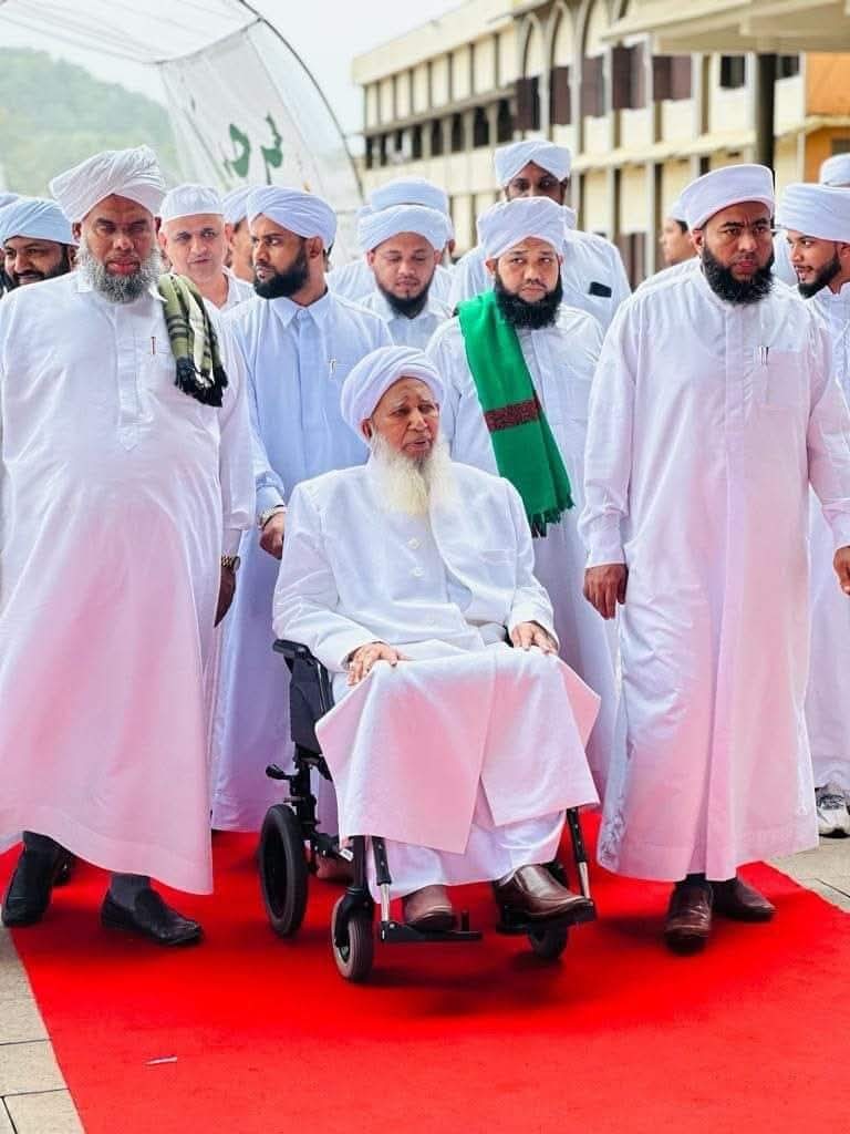 ஸெய்யித்மார்கள் புடைச்சூழ உஸ்தாத்