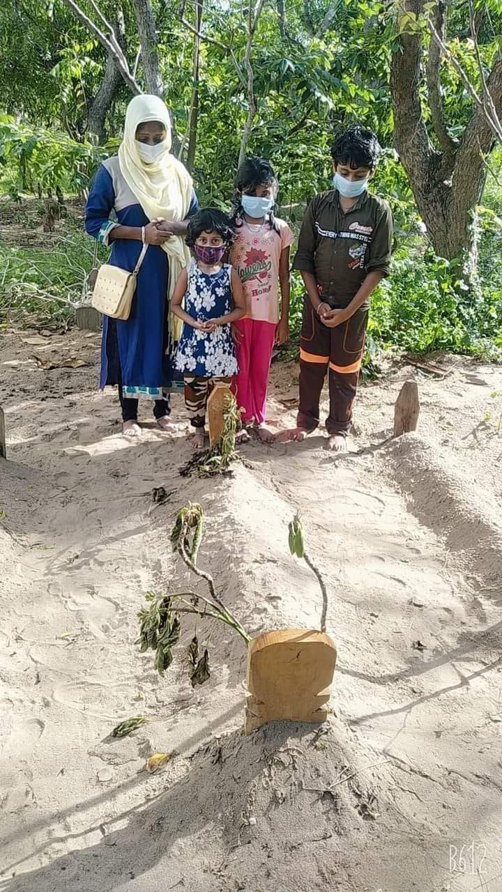 பெற்றோருக்காக துஆச் செய்யும் குழந்தைகள்