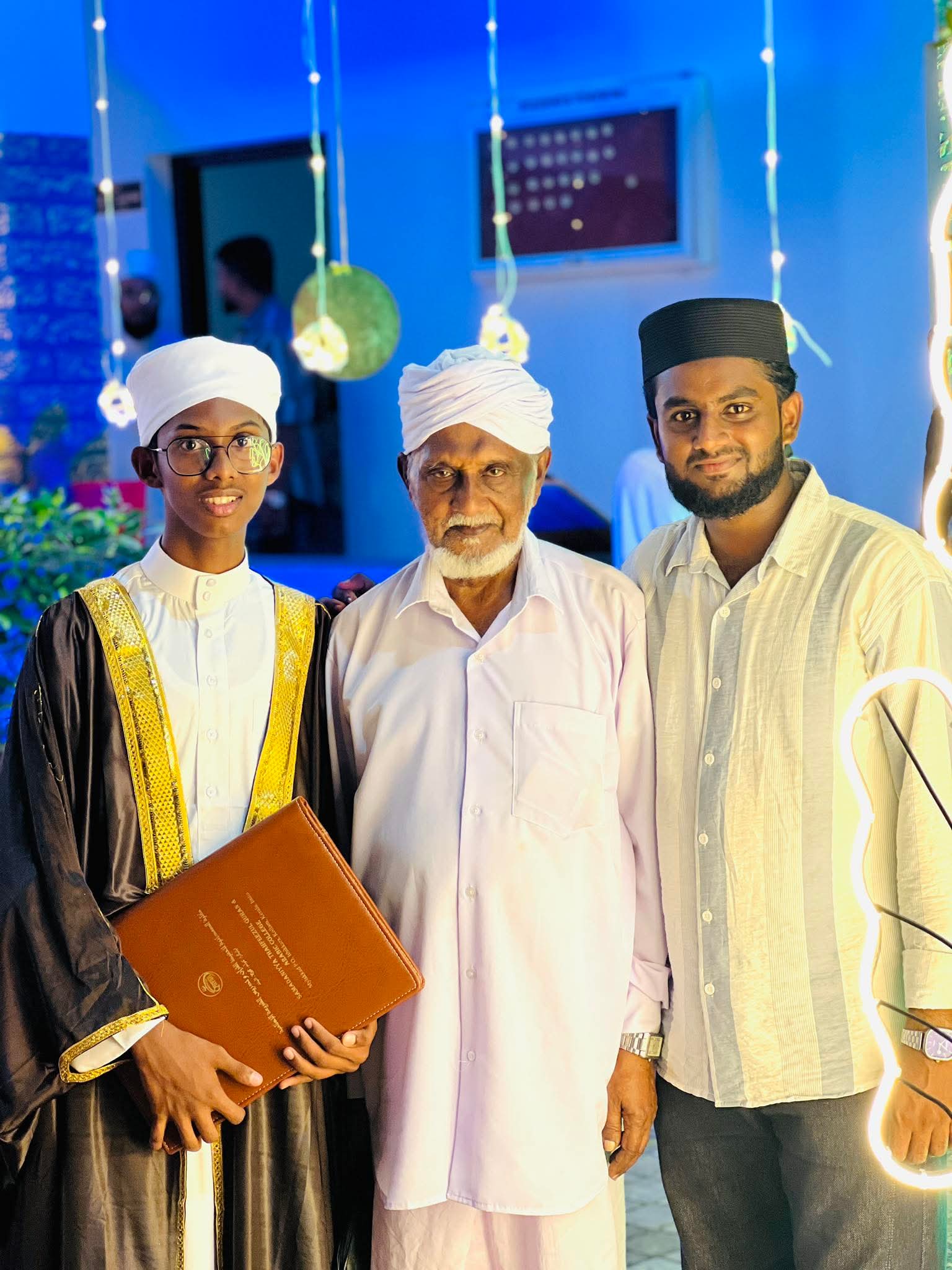 அன்வரி ஹஸ்ரத் அவர்களின் பேரர் முஹம்மது அய்மன் குர்ஆன் முடித்த தருணம் 