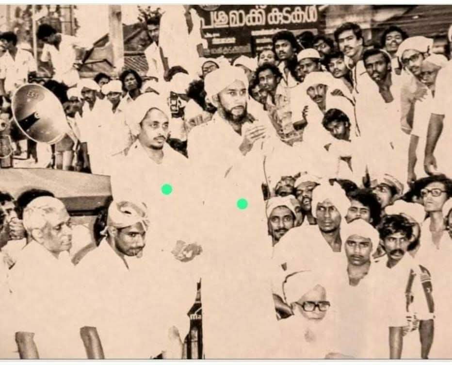 ஜீப்பில் ஏறி பிரசங்கம் செய்யும் உஸ்தாத் 