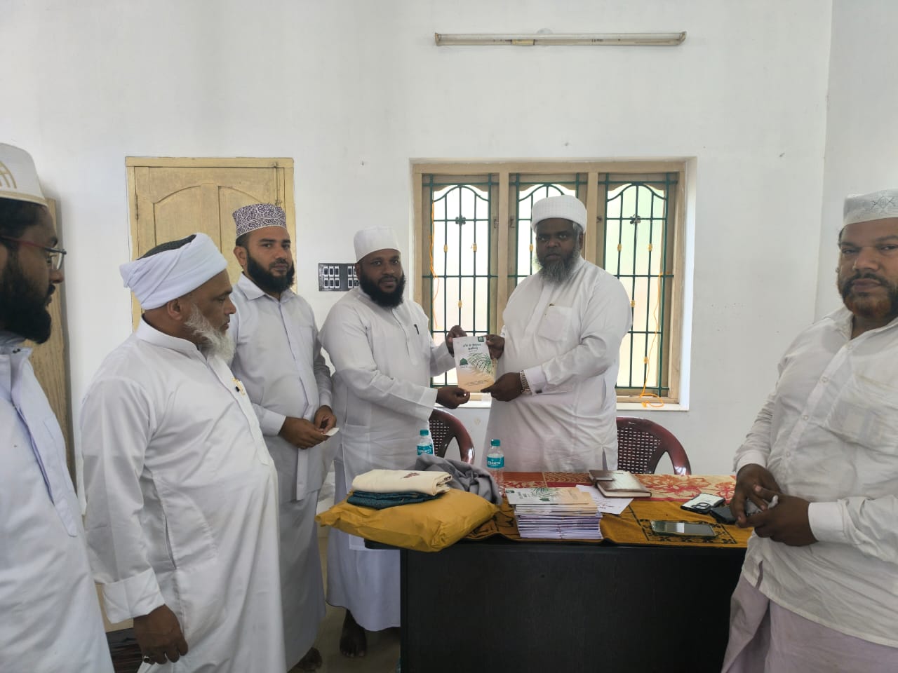 ரபீஉல் அவ்வல் கையேடு நூல் SJM மாநில நிர்வாகிகளுக்கு கைமாறிய போது...