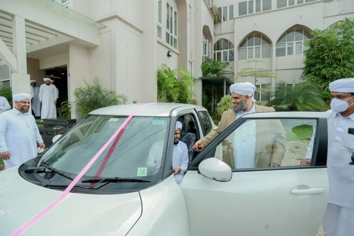 தன் மாணவருக்கு பிரமாண்ட ஹஜ் பெருநாள் அன்பளிப்பு வழங்கிய ஆசிரியர்