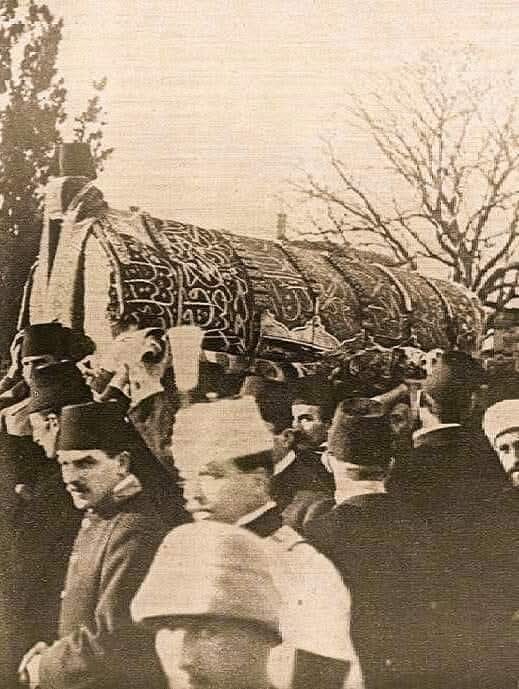 பாலஸ்தீனம் எங்கள் பூமி.என் உயிரைக் கொடுத்தாவது காப்பாற்றுவேன். 