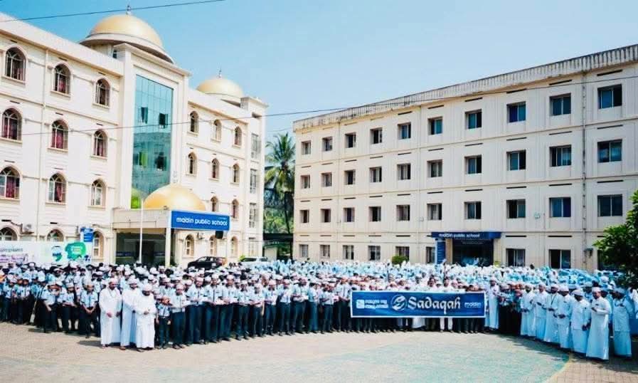 சமூக தொண்டு பணிகளில் கரம் கொடுக்கும் மஃதின்