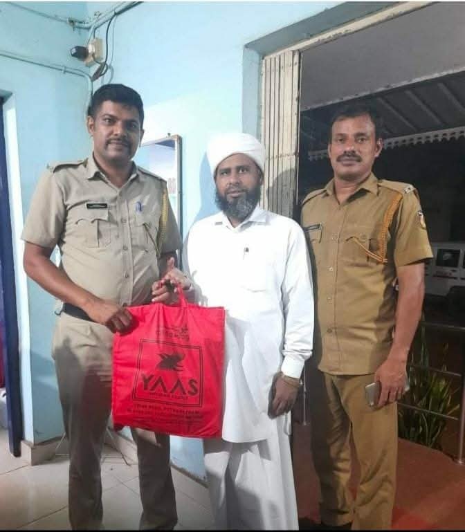 காவல்துறை அதிகாரிகளுக்கு ஸஹ்ர் இஃப்தார் உணவு வழங்கும் ஆலிம்