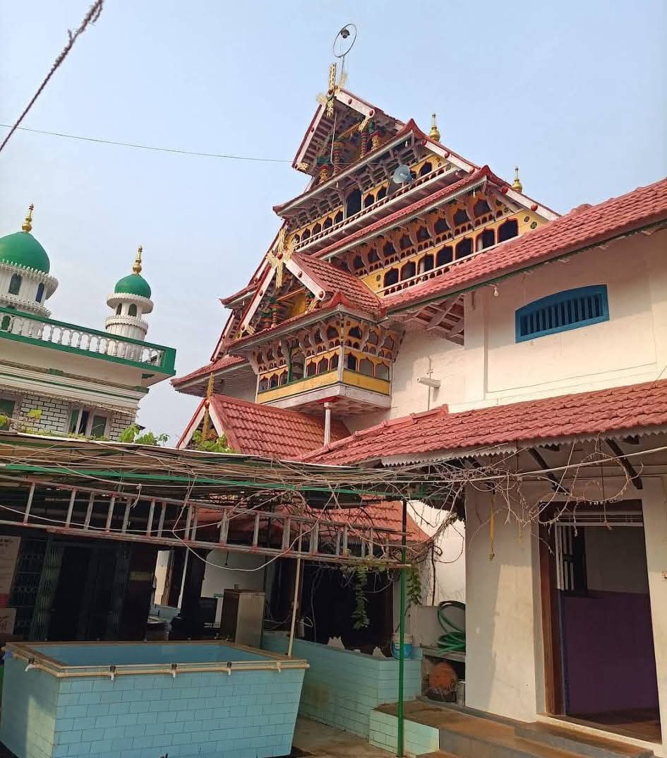 ஒரே மரத்தால் கட்டப்பட்ட இறையில்லம் 