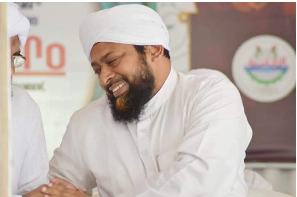 ஏராளமான இளம் உலமாக்களின் குரு 